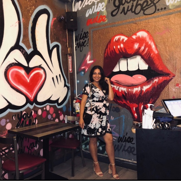 Other - LIKE to get notified when I go LIVE!!! 🛍️